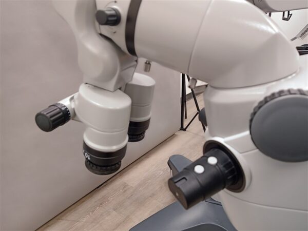 Refurbished Zeiss OPMI Lumera 700 microscope for sale with integrated intraoperative OCT, SCI illumination and ergonomic design. Keywords: Lumera 700 for sale, iOCT surgical microscope for sale, Zeiss Lumera for sale, refurbished surgical microscope, ophthalmic microscope for sale