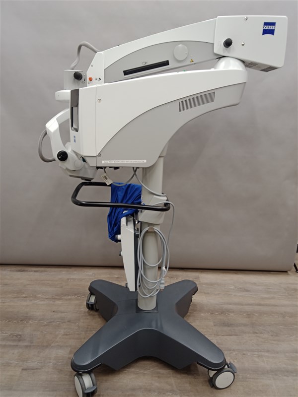 Refurbished Zeiss OPMI Lumera 700 microscope for sale with integrated intraoperative OCT, SCI illumination and ergonomic design. Keywords: Lumera 700 for sale, iOCT surgical microscope for sale, Zeiss Lumera for sale, refurbished surgical microscope, ophthalmic microscope for sale
